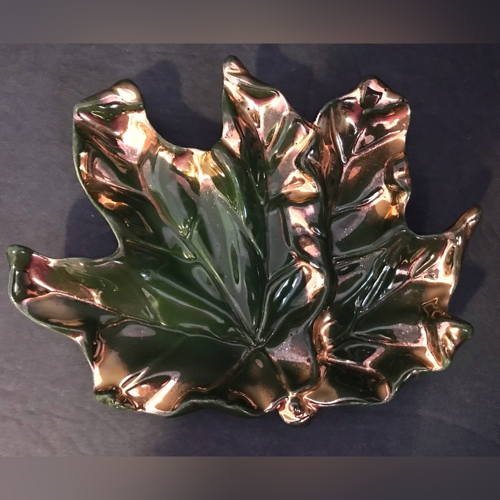 Vintage Ceramic Green Gold Trim Maple Leaf Shape Candy Bowl/Trinket Dish Signed